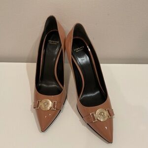 Versace Medusa logo patent leather Pumps